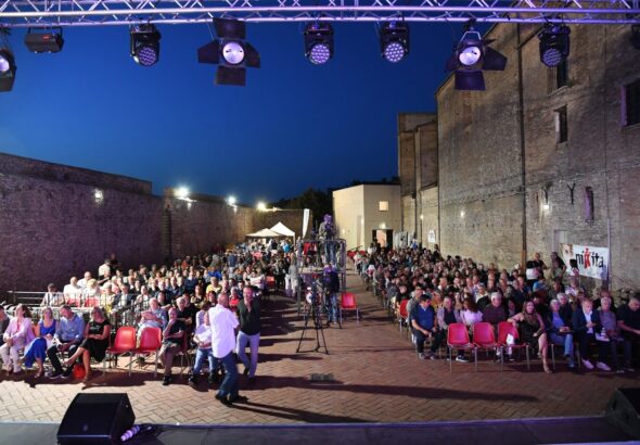 Festival Nazionale Adriatica Cabaret 2027. Al via le iscrizioni per la kermesse comica più attesa dell'estate
