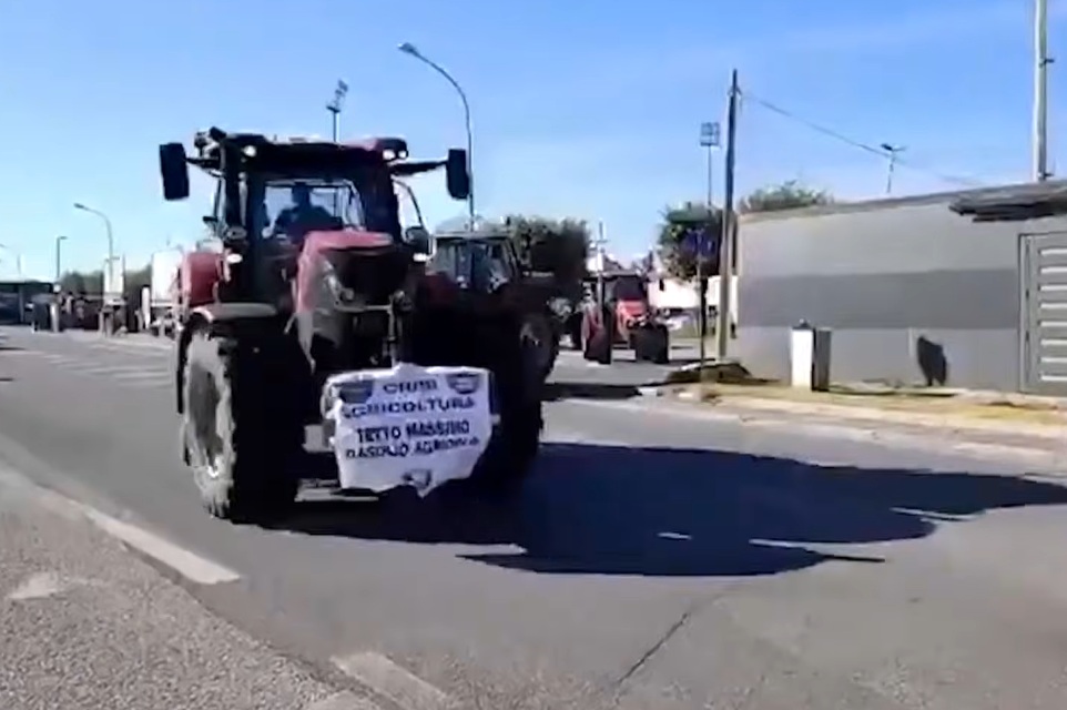Protesta contro il carovita, trattori in marcia verso Caserta e Salerno